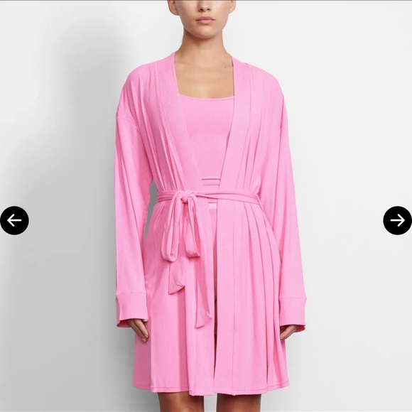 SKIMS Other - SKIMS SOFT LOUNGE ROBE LIMITED EDITION: BUBBLE GUM SMALL